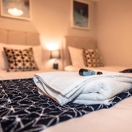 Best Price! Perfect Gunwharf Accommodation - 5 Single Beds Or Kingsize Free Parking Portsmouth Ngoại thất bức ảnh