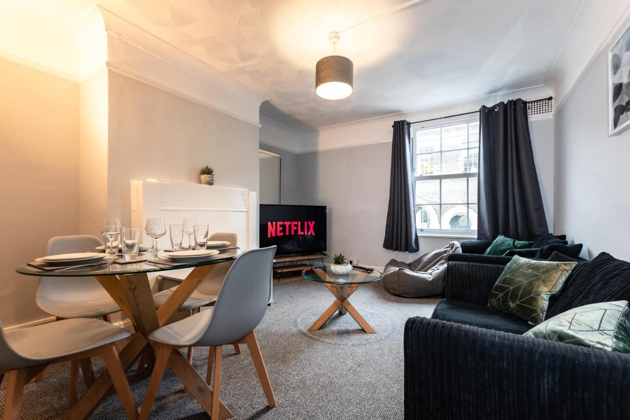 Best Price! Perfect Gunwharf Accommodation - 5 Single Beds Or Kingsize Free Parking Portsmouth Ngoại thất bức ảnh