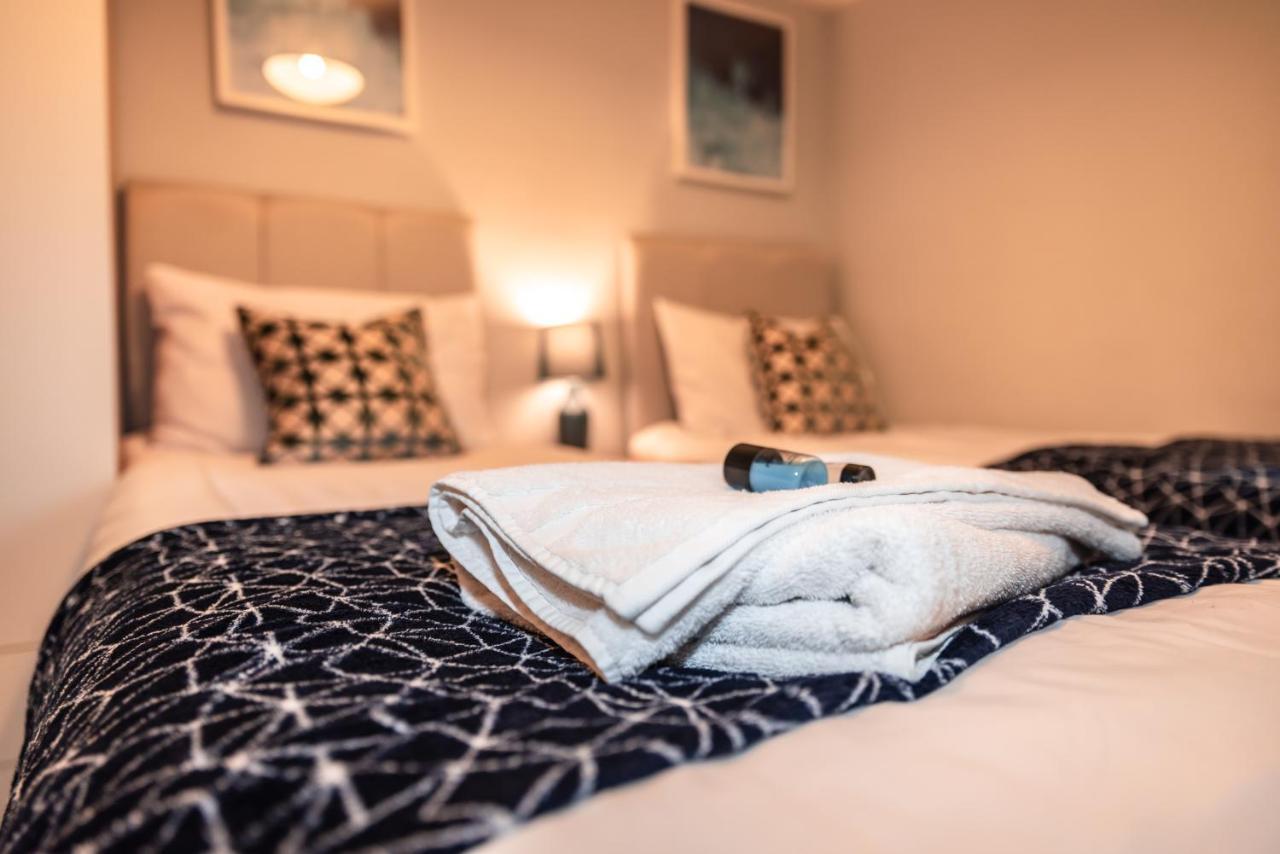 Best Price! Perfect Gunwharf Accommodation - 5 Single Beds Or Kingsize Free Parking Portsmouth Ngoại thất bức ảnh