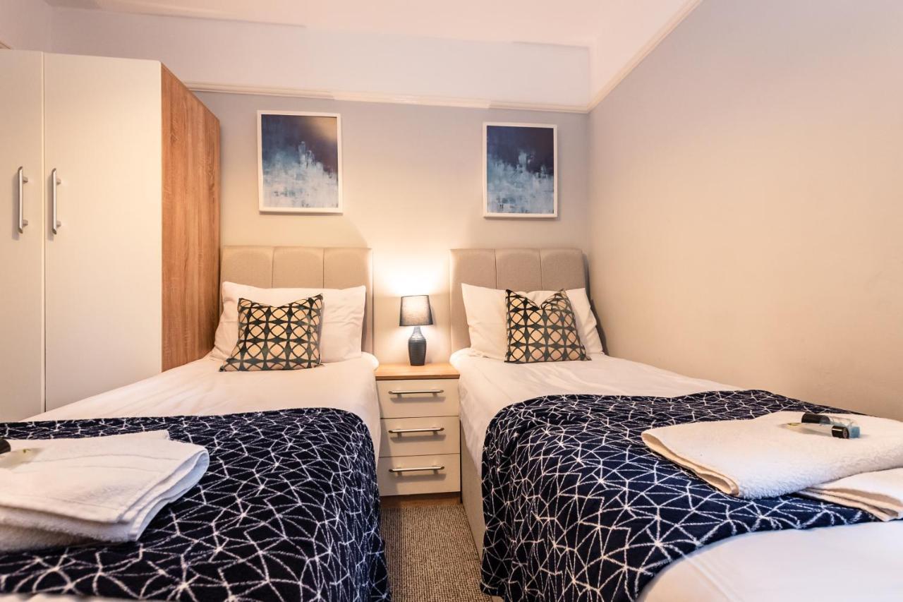 Best Price! Perfect Gunwharf Accommodation - 5 Single Beds Or Kingsize Free Parking Portsmouth Ngoại thất bức ảnh